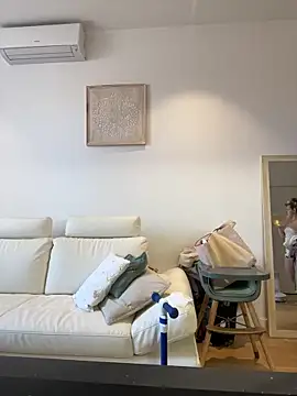 lyajoliee online show from April 18, 7:45 am