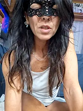 EmySkinny85 online show from October 18, 8:20 pm