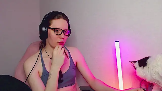 Snapshot of tracy_cooper chatting on February 25, 11:44 pm tracy cooper online show from February 25, 11:44 pm