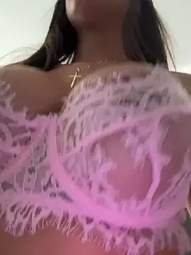 Snapshot of Rose-euphoria chatting on April 4, 9:23 pm Rose-euphoria online show from April 4, 9:23 pm