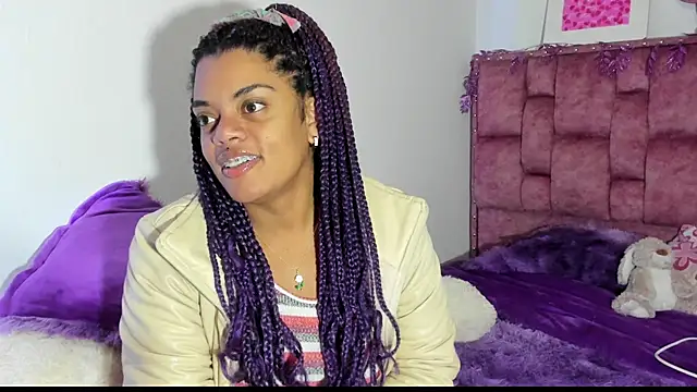 ladyrd1 online show from October 11, 7:07 am