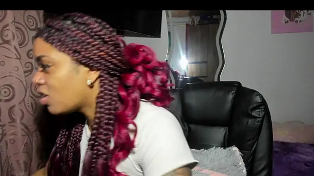 ladyrd1 online show from December 3, 4:31 am