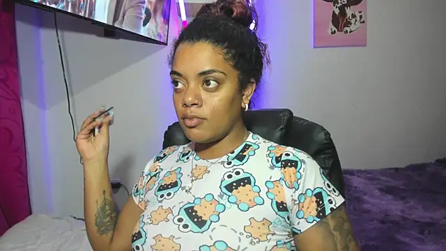 ladyrd1 online show from January 10, 5:42 am