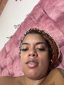 Snapshot of ladyrd1 chatting on February 3, 6:40 am ladyrd1 online show from February 3, 6:40 am