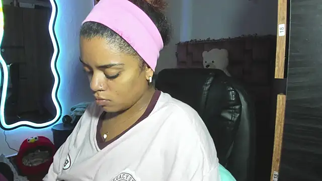 Snapshot of ladyrd1 chatting on February 23, 11:46 pm ladyrd1 online show from February 23, 11:46 pm