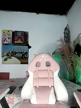 lovely kitt online show from March 18, 2:47 am