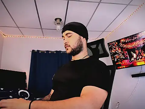 Snapshot of Sebas-hott chatting on December 17, 10:27 pm Sebas-hott online show from December 17, 10:27 pm