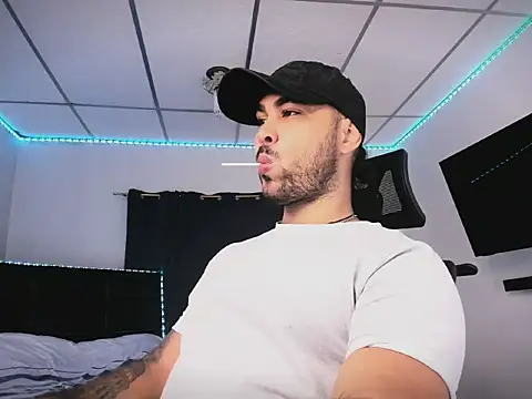 Snapshot of Sebas-hott chatting on February 6, 10:24 pm Sebas-hott online show from February 6, 10:24 pm