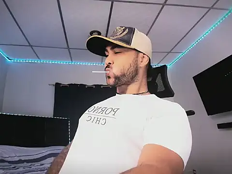 Snapshot of Sebas-hott chatting on February 8, 9:29 pm Sebas-hott online show from February 8, 9:29 pm