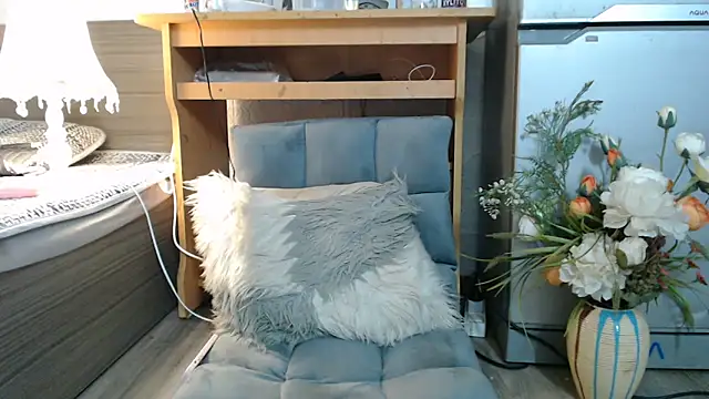 yang hiii online show from March 14, 11:01 am