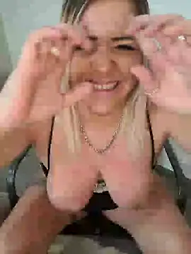 Snapshot of Miss_skia chatting on December 27, 3:04 pm Miss skia online show from December 27, 3:04 pm