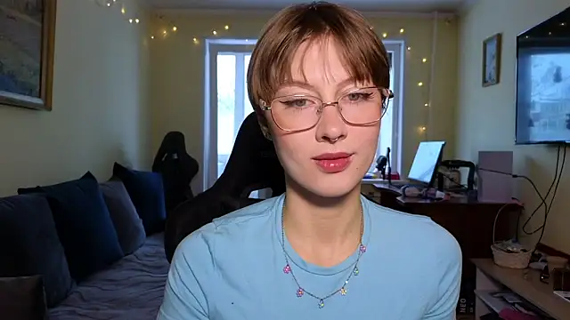 MalvinaBlum online show from December 19, 5:36 am