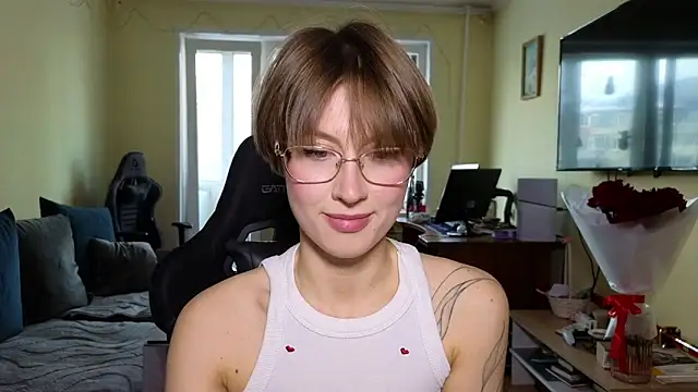 Snapshot of MalvinaBlum chatting on February 14, 9:28 am MalvinaBlum online show from February 14, 9:28 am