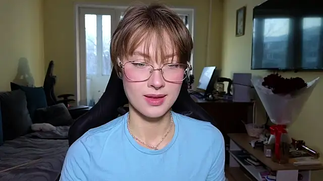 Snapshot of MalvinaBlum chatting on February 15, 10:47 am MalvinaBlum online show from February 15, 10:47 am