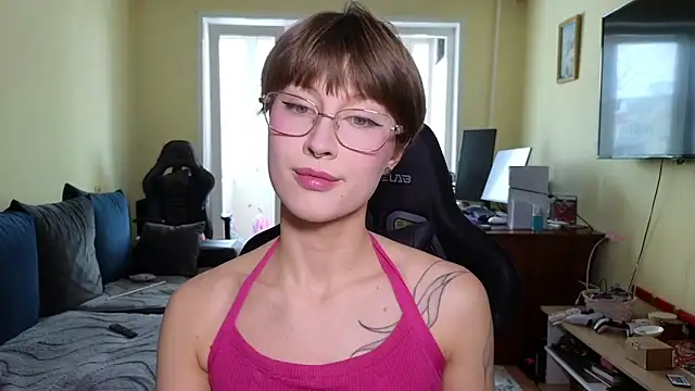 Snapshot of MalvinaBlum chatting on March 19, 4:49 am MalvinaBlum online show from March 19, 4:49 am