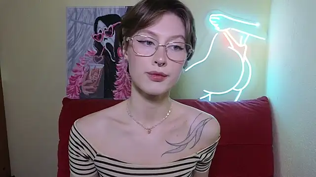 Snapshot of MalvinaBlum chatting on May 15, 10:00 am MalvinaBlum online show from May 15, 10:00 am