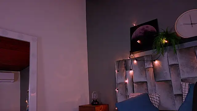 Snapshot of alaia-rogers chatting on October 14, 11:33 am alaia-rogers online show from October 14, 11:33 am