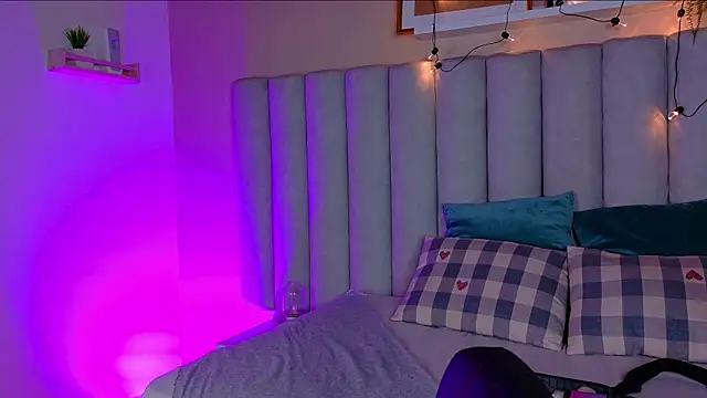 Snapshot of alaia-rogers chatting on October 20, 11:43 am alaia-rogers online show from October 20, 11:43 am