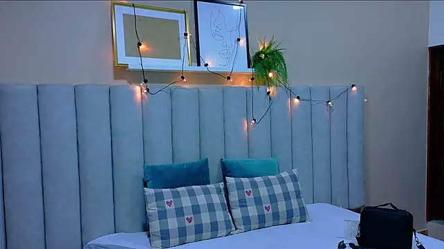 Snapshot of alaia-rogers chatting on October 22, 11:32 am alaia-rogers online show from October 22, 11:32 am