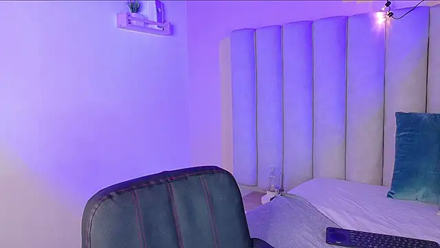 Snapshot of alaia-rogers chatting on October 23, 11:42 am alaia-rogers online show from October 23, 11:42 am