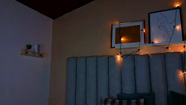 Snapshot of alaia-rogers chatting on October 29, 11:34 am alaia-rogers online show from October 29, 11:34 am