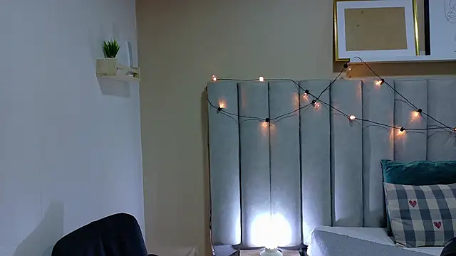 Snapshot of alaia-rogers chatting on November 12, 11:32 am alaia-rogers online show from November 12, 11:32 am