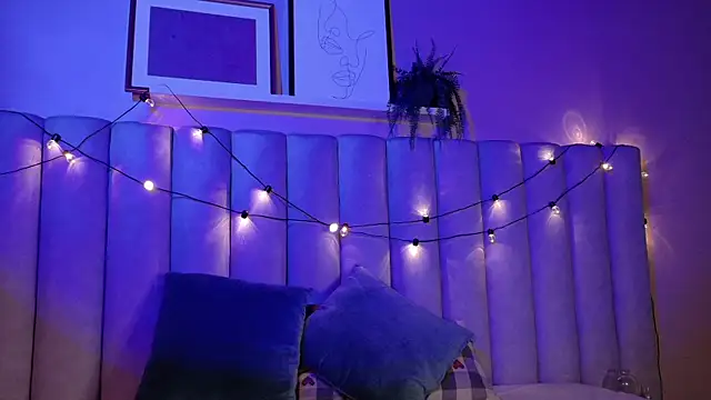 Snapshot of alaia-rogers chatting on November 18, 11:36 am alaia-rogers online show from November 18, 11:36 am