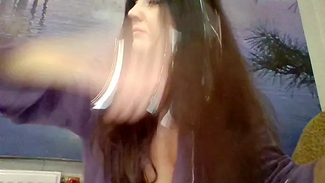 Snapshot of AliceTailor chatting on June 8, 4:02 am AliceTailor online show from June 8, 4:02 am