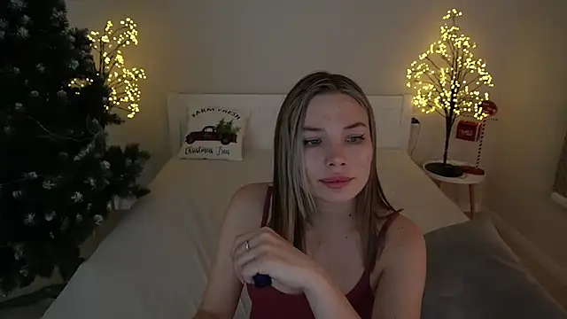 IceDanielles online show from December 5, 9:06 pm