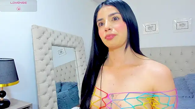 carlaperez  online show from June 17, 12:13 am
