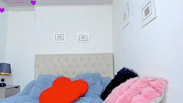 carlaperez  online show from July 19, 1:09 am
