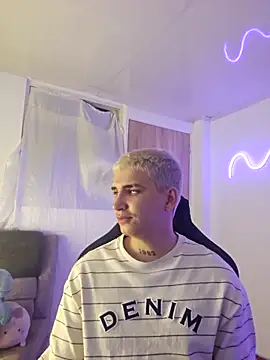 Snapshot of SebasFallon chatting on February 28, 11:28 pm SebasFallon online show from February 28, 11:28 pm