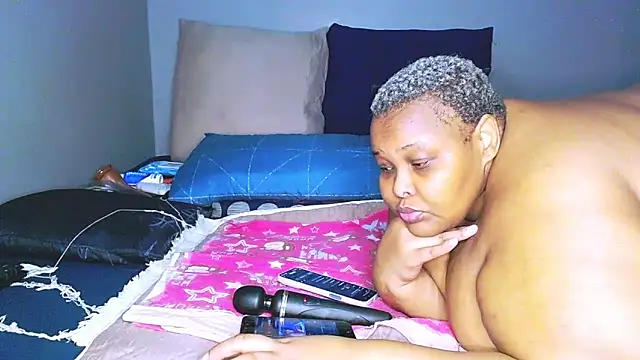 fatafricanqueen online show from March 12, 9:32 pm