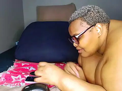 fatafricanqueen online show from April 11, 8:02 pm