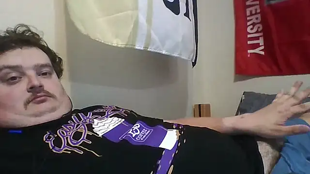 Snapshot of YelpedAverting chatting on October 21, 7:47 pm YelpedAverting online show from October 21, 7:47 pm