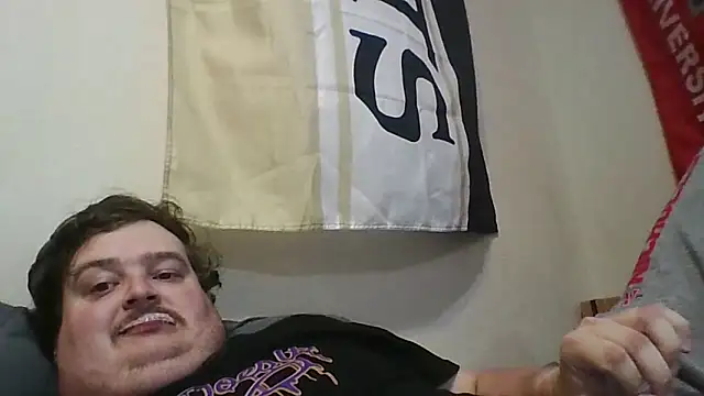 Snapshot of YelpedAverting chatting on November 6, 8:21 pm YelpedAverting online show from November 6, 8:21 pm