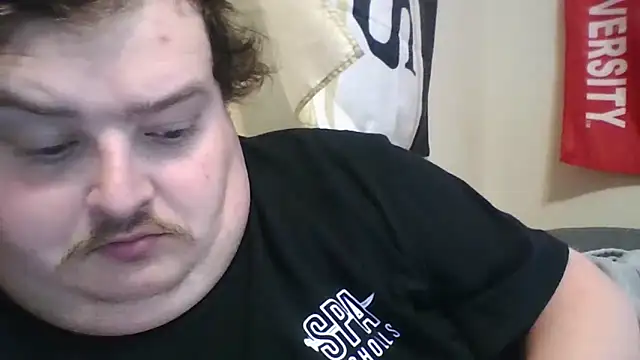 Snapshot of YelpedAverting chatting on December 2, 9:21 pm YelpedAverting online show from December 2, 9:21 pm