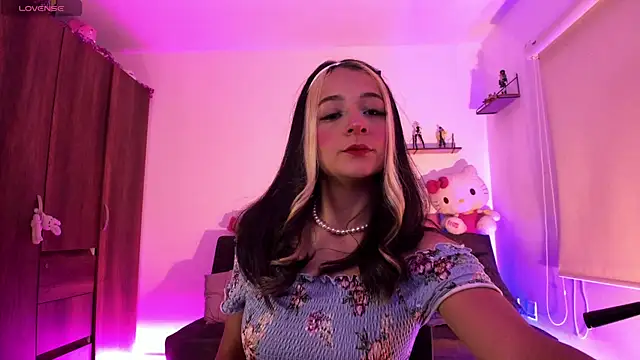 Snapshot of penny_sweett_ chatting on September 9, 11:48 pm penny sweett online show from September 9, 11:48 pm