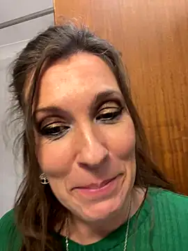 Snapshot of Lwhite1 chatting on October 11, 9:02 pm Lwhite1 online show from October 11, 9:02 pm