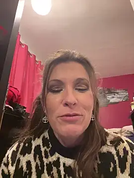 Snapshot of Lwhite1 chatting on October 16, 10:33 pm Lwhite1 online show from October 16, 10:33 pm