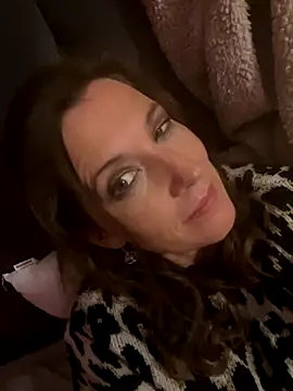 Snapshot of Lwhite1 chatting on October 21, 11:49 pm Lwhite1 online show from October 21, 11:49 pm