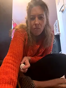 Snapshot of Lwhite1 chatting on October 28, 4:31 pm Lwhite1 online show from October 28, 4:31 pm