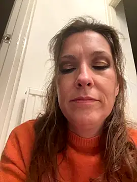 Snapshot of Lwhite1 chatting on November 4, 5:01 pm Lwhite1 online show from November 4, 5:01 pm