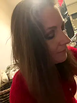 Snapshot of Lwhite1 chatting on November 27, 4:42 pm Lwhite1 online show from November 27, 4:42 pm