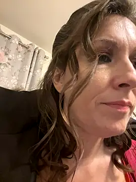 Snapshot of Lwhite1 chatting on November 28, 4:31 pm Lwhite1 online show from November 28, 4:31 pm