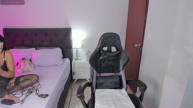 evelyn 23 online show from October 22, 2:50 pm