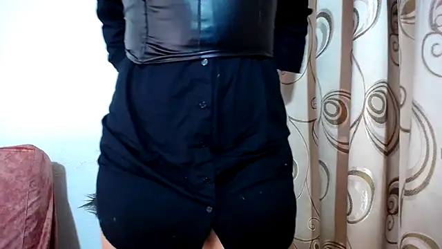 Snapshot of merlinaadams_ chatting on March 8, 6:26 pm merlinaadams online show from March 8, 6:26 pm