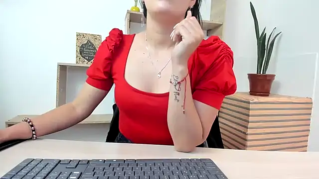 Snapshot of merlinaadams_ chatting on October 3, 4:37 pm merlinaadams online show from October 3, 4:37 pm