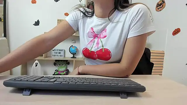 merlinaadams  online show from October 20, 8:31 pm