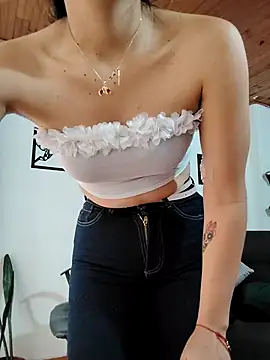 merlinaadams  online show from October 31, 1:34 pm